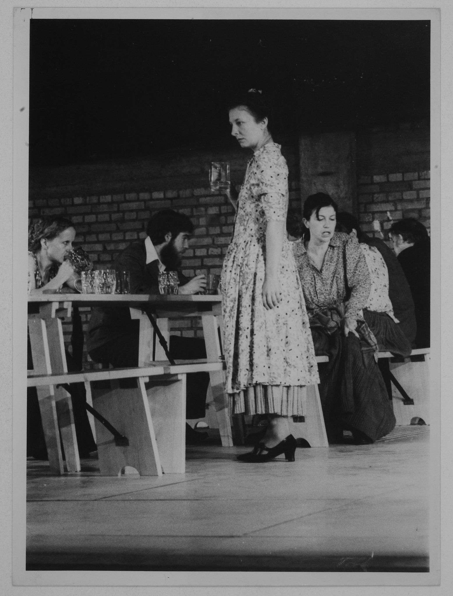 Hélène VINCENT, Laurent SANDOZ, Christiane COHENDY et Michèle FOUCHER dans Germinal d'Emile ZOLA, mise en scène de Jean-Pierre VINCENT