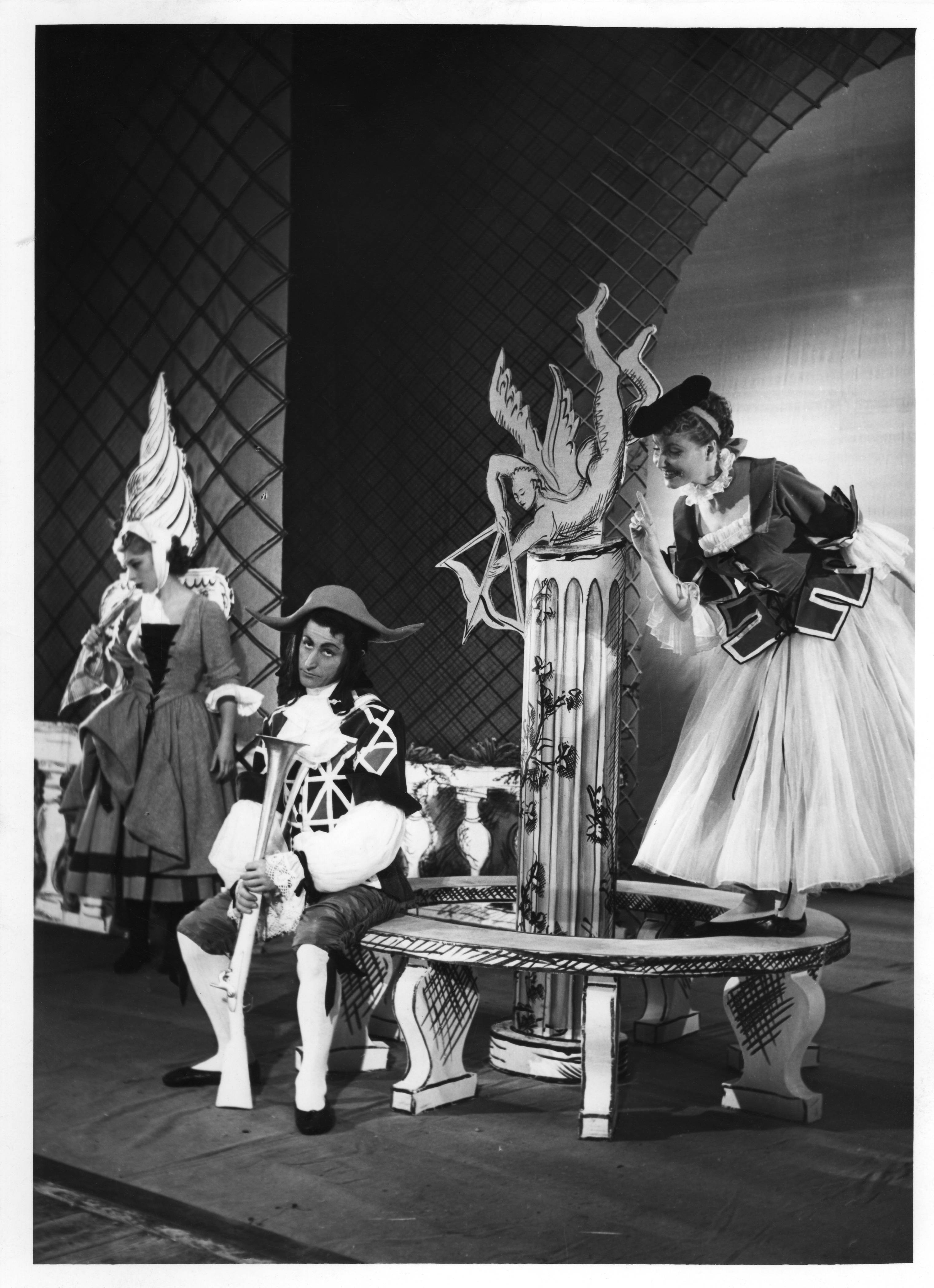 Dominique Bernard, Jean-Jacques Lagarde et Michèle Manet dans La surprise de l'amour de Marivaux - Mise en scène Daniel Leveugle - 1954-1955