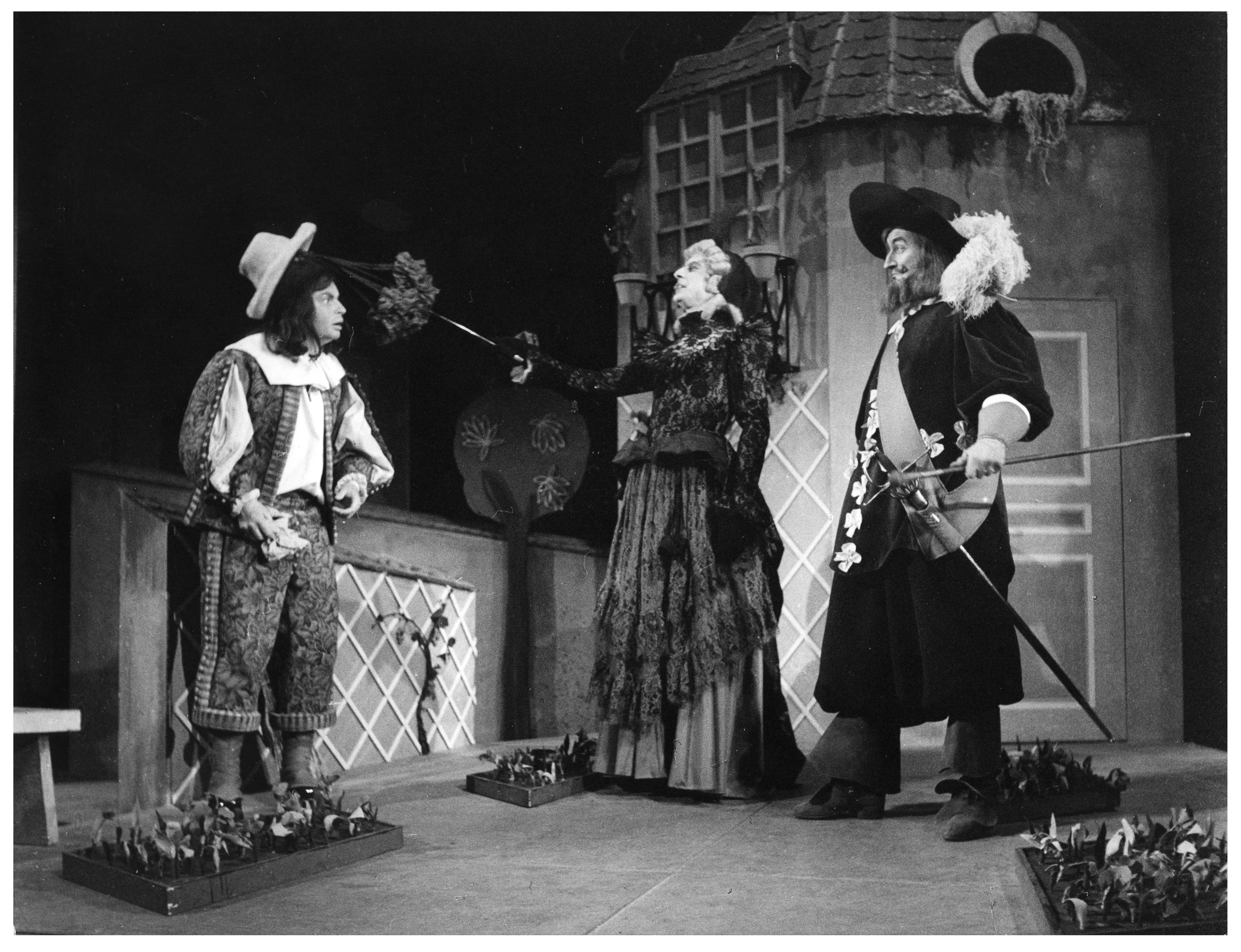 Jacques Plée, Dominique Quéhec, Alain Mergnat dans Georges Dandin de Molière - Mise en scène André Pomarat - 1961-1962