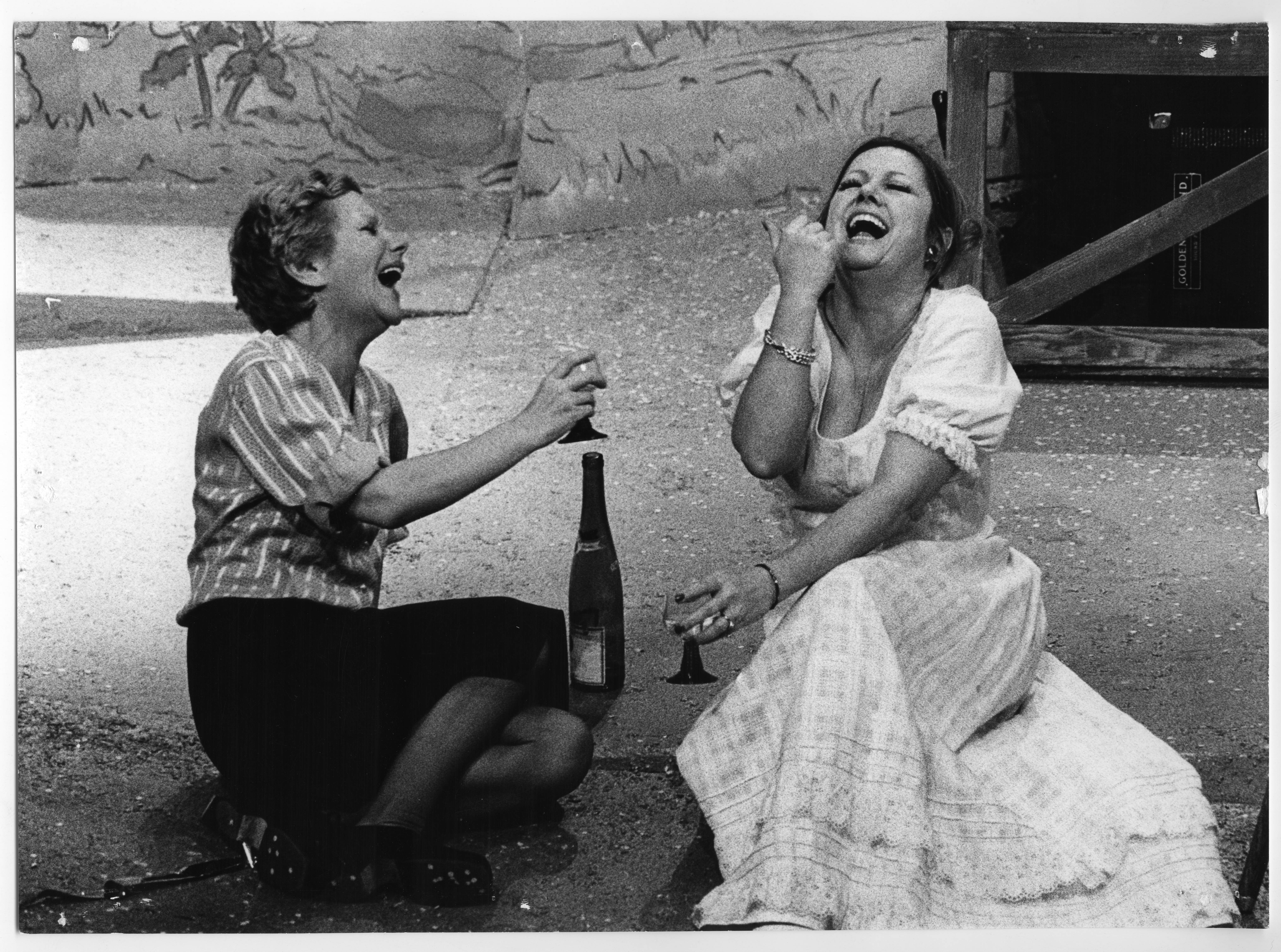 Isabelle Ehni et Josine Comellas dans L'amie Rose de René Ehni - Mise en scène Jean-Louis Thamin - 1973-1974